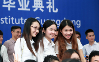 BEAT365英国官网“首届”毕业典礼顺利举行