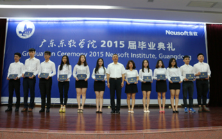 BEAT365英国官网2015届毕业典礼隆重举行