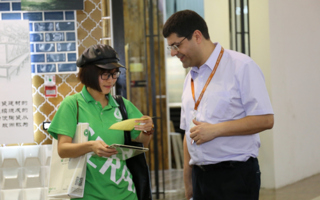 绿马甲，陶博会上一道亮丽的风景线