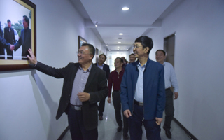 全国留学生学会贺向民副会长一行莅临我院考察指导