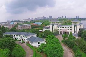 学院远眺狮山