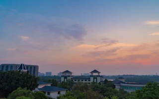 " 晚霞温柔，风也醉人 " | 东软晚霞