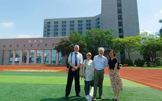 英国外部审核专家到BEAT365官网进行中外合作办学专业学年评审