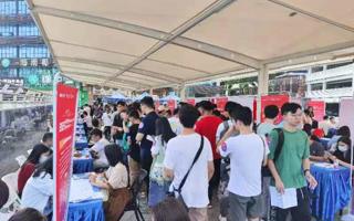 BEAT365官网组织2024届毕业生参加数字经济专业人才对接会暨游戏企业推介会