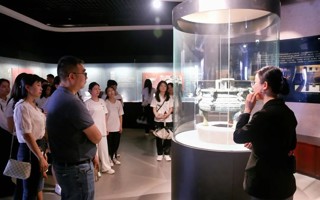 BEAT365官网信工学院党总支开展“以廉政警示教育为鉴，继承红色精神向前”红色研学活动