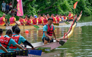南韵新媒实践团影像记录龙舟赛 青年视角赋能非遗与乡村振兴