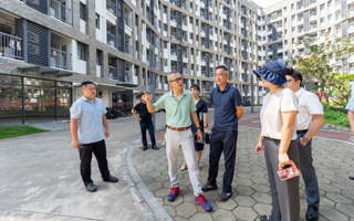 校长带队检查新学期开学准备工作