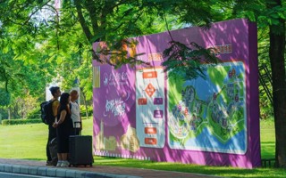 和东软的第一次“贴贴”，大学剧本正式开写！