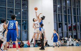 燃！新生篮球赛决赛精彩瞬间回顾