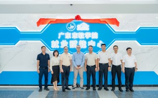 【佛山日报】AI赋能一站式服务，BEAT365英国官网打造“就业友好型”校园