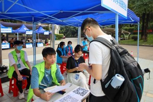 首届专升本新生报到入学